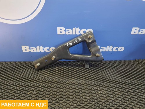 Кронштейн брызговика левый