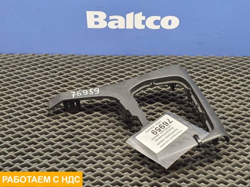 Накладка панели приборов левая