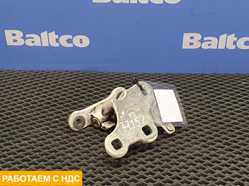 Петля двери правая